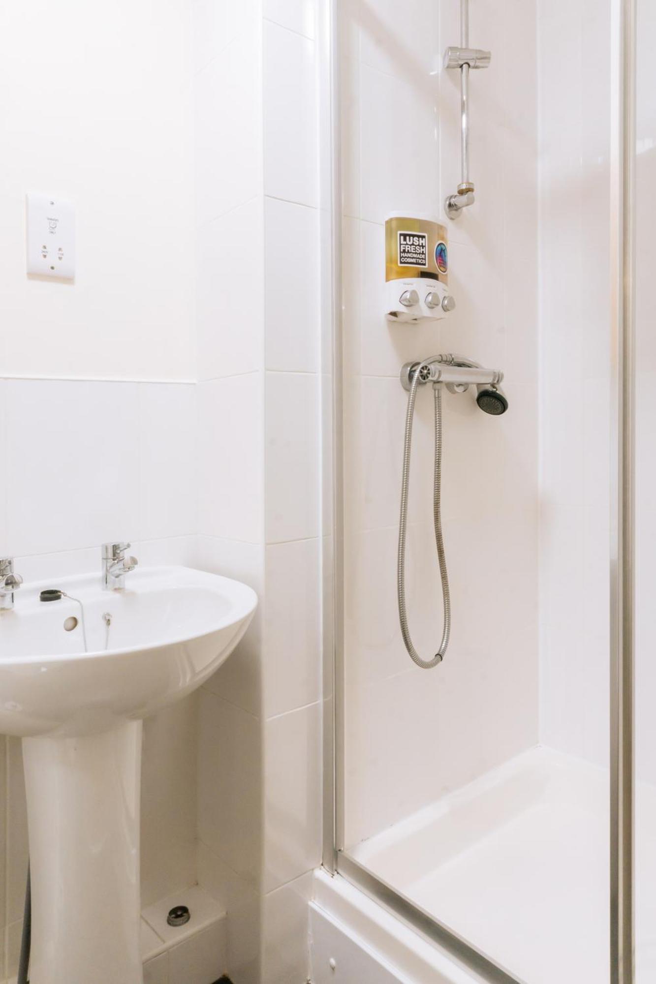 Stylish 3 Bedroom Apartment Near Hollyrood Park إدنبرة المظهر الخارجي الصورة
